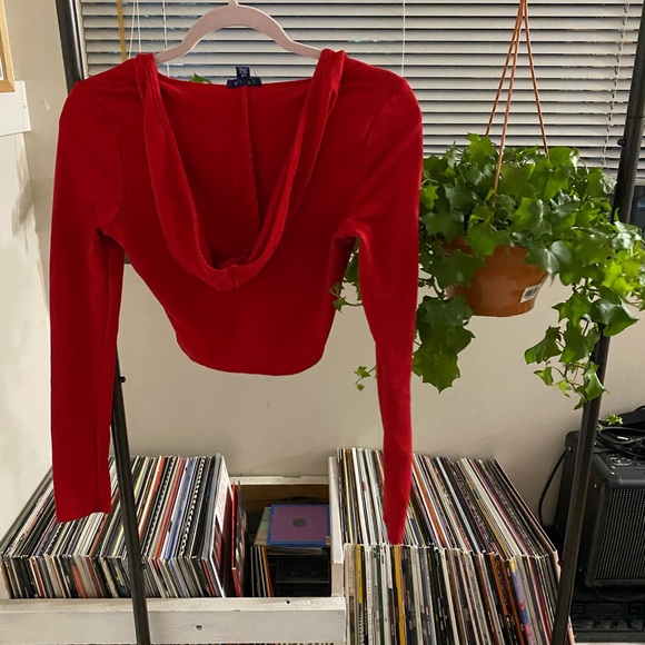 Hooded Red Long Sleeve stop - Picture 3 of 3